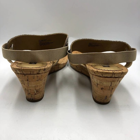 White Mountain Women's Gold Wedge Sandals - Picture 9 of 15